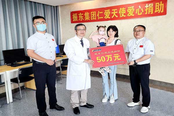 九游会J9仁爱天使捐助患有先天性囊性肺纤维化的吉林女孩儿李滨朵